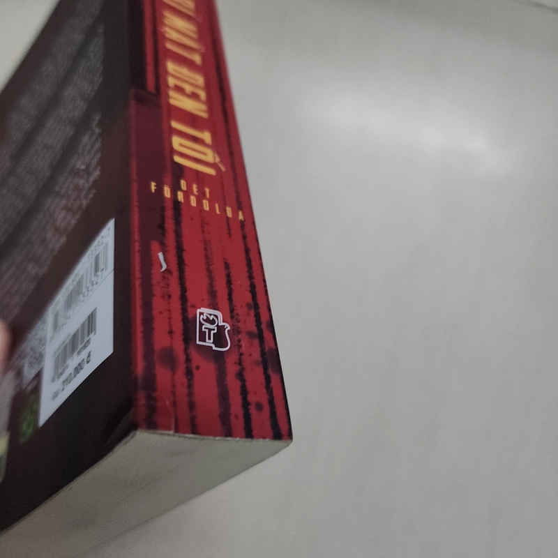 Sách Bí mật đen tối củua Michael Hjorth mới 95% 525202