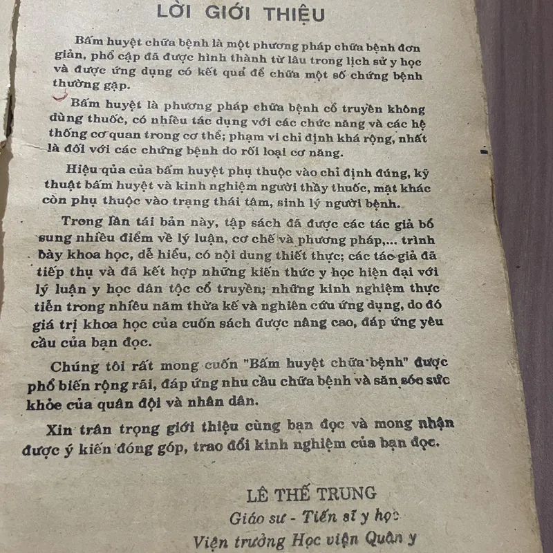 Bấm huyệt chữa bệnh -B.S CHU QUỐC TRƯỜNG PHAN NHƯ LONG B.S ĐINH NHƯ BÌNH 687578