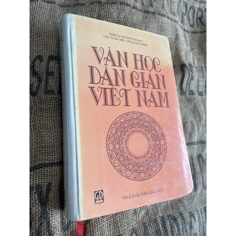 Văn học dân gian - ĐINH GIA KHÁNH - CHU XUÂN DIÊN - VÕ QUANG NHƠN TĂN HỌC DÂN GIAN 1013372