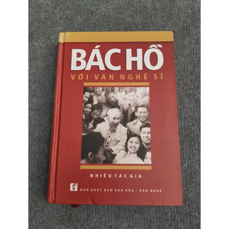 BÁC HỒ VỚI VĂN NGHỆ SĨ 991041
