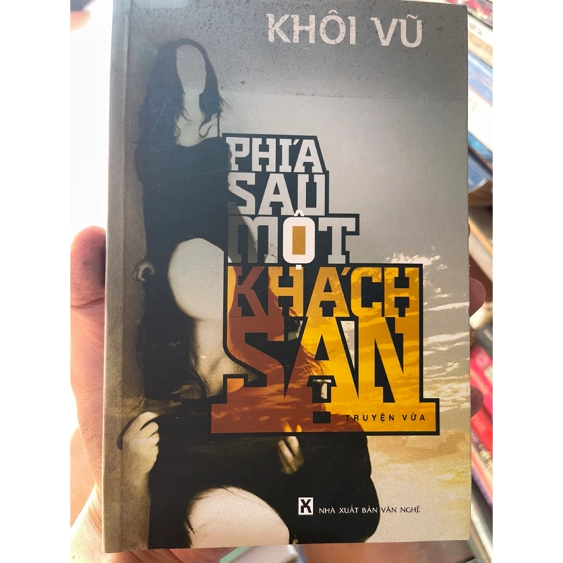 Phía sau một khách sạn 303492