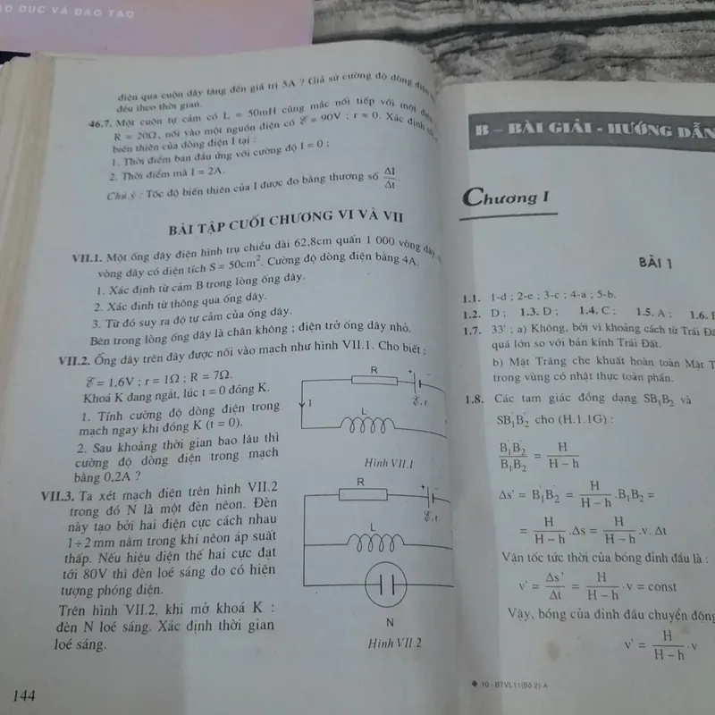Vật lý và Bài tập Vật lý 11. Ban Khoa học tự nhiên. Chủ biên Giáo sư Lương Duyên Bình... 735486