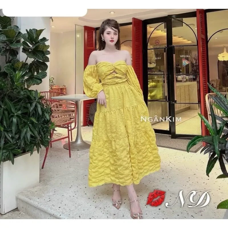 Váy nữ maxi cổ tim dáng dài xếp ly màu vàng tươi 1024431