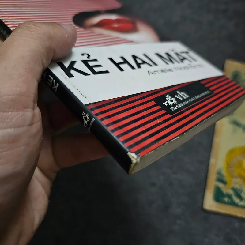 Kẻ hai mặt 736629