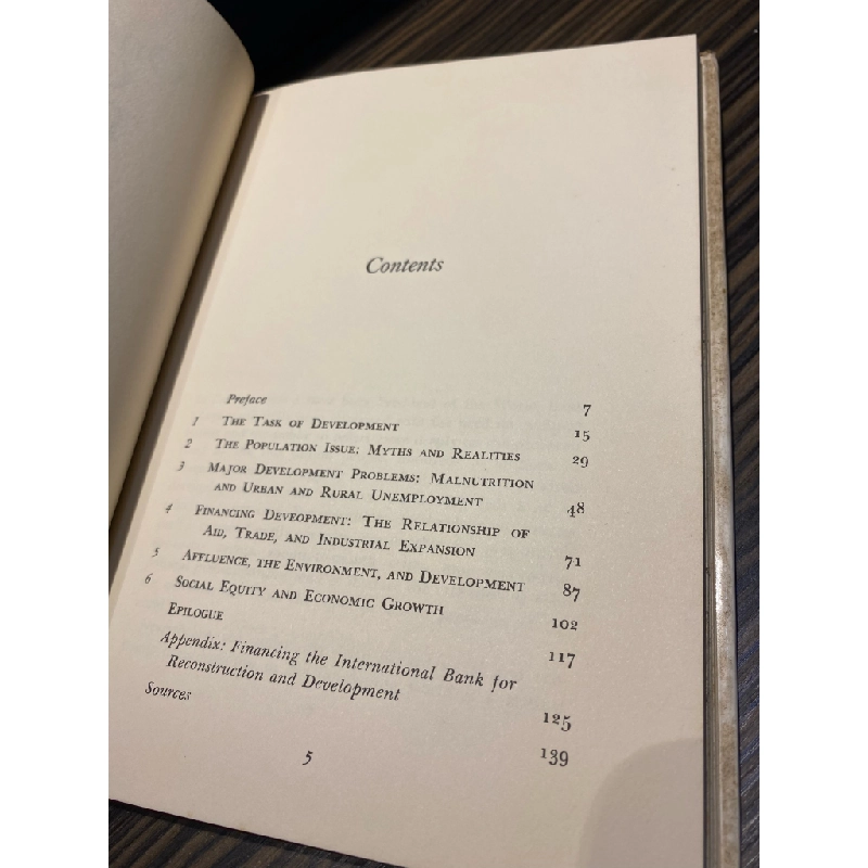 ONE HUNDRED COUNTRIES, TWO BILLION PEOPLE - ROBERT S. McNAMARA 362203