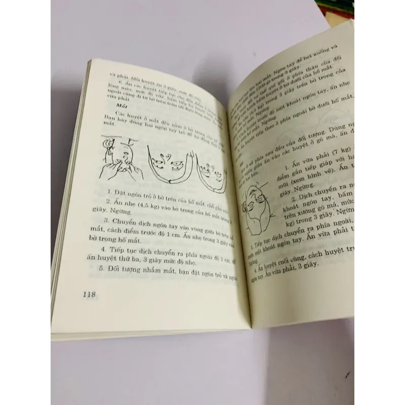 BẤM HUYỆT ĐỂ GIỮ SỨC KHOẺ VÀ VẺ ĐẸP  597825