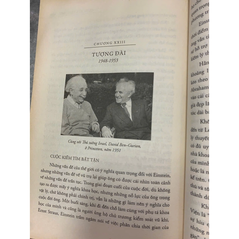 EINSTEIN CUỘC ĐỜI VÀ VŨ TRỤ - WALTER ISAACSON 526395