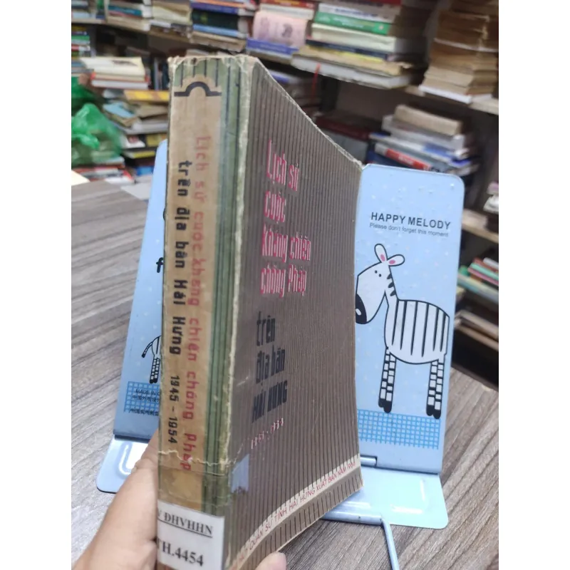 Sách: Lịch sử cuộc kháng chiến chống Pháp trên địa bàn Hải Hưng (1945 – 1954)  (A2) 578186