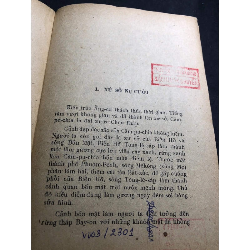 Xứ sở nực cười 1982 mới 60% ố vàng Tạ Văn Bảo HPB0906 SÁCH VĂN HỌC 451024