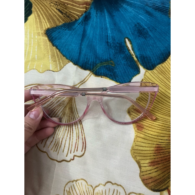 Mắt kinh cận nữ 476049