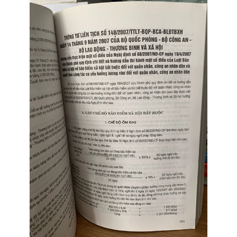 Chế độ chính sách mới về bảo hiểm xã hội bảo hiểm y tế -NXB Lao động 728031