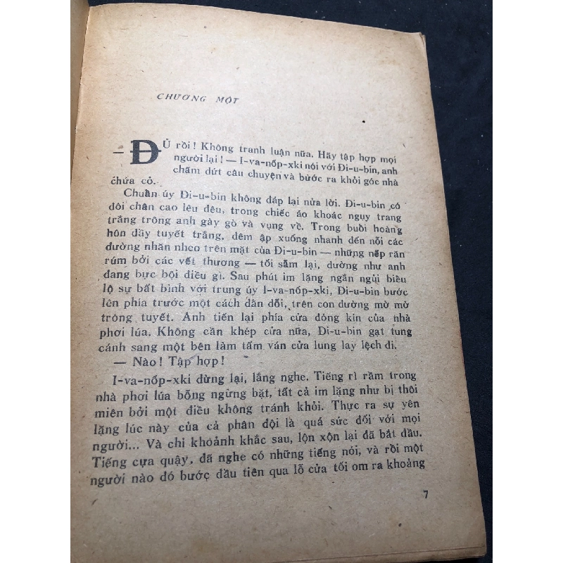 Gắng sống đến bình minh 1983 mới 50% ố vàng rách bìa Vaxin Bucop HPB0906 SÁCH VĂN HỌC 915221