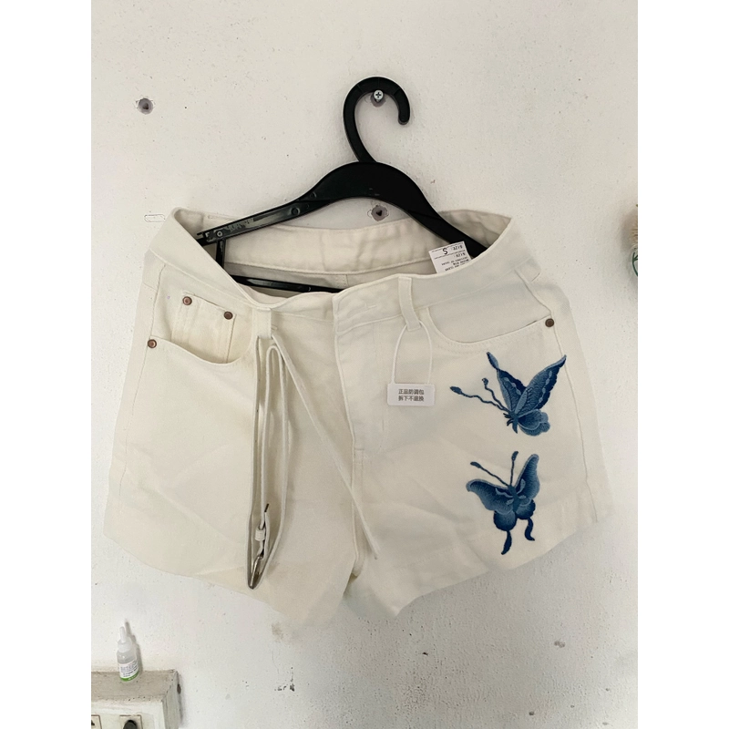 Quần short thêu bướm, có thắt lưng size S form to 524148