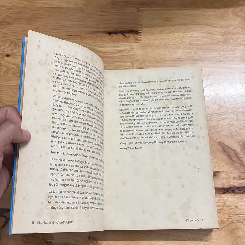 II Báo Tuổi Trẻ: Chuyện Nghề Chuyện Người - Nhiều Tác Giả - 2015 689822