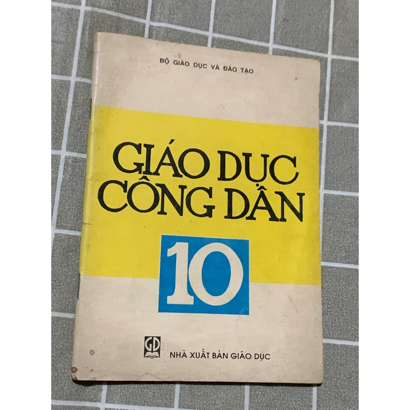Giáo dục công dân 10, in năm 2000 545605