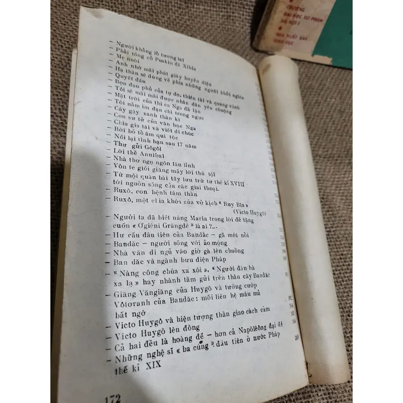 Chuyện làng văn Việt Nam và thế giới  689698