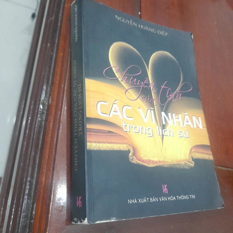 Chuyện tình của CÁC VĨ NHÂN trong lịch sử 500220