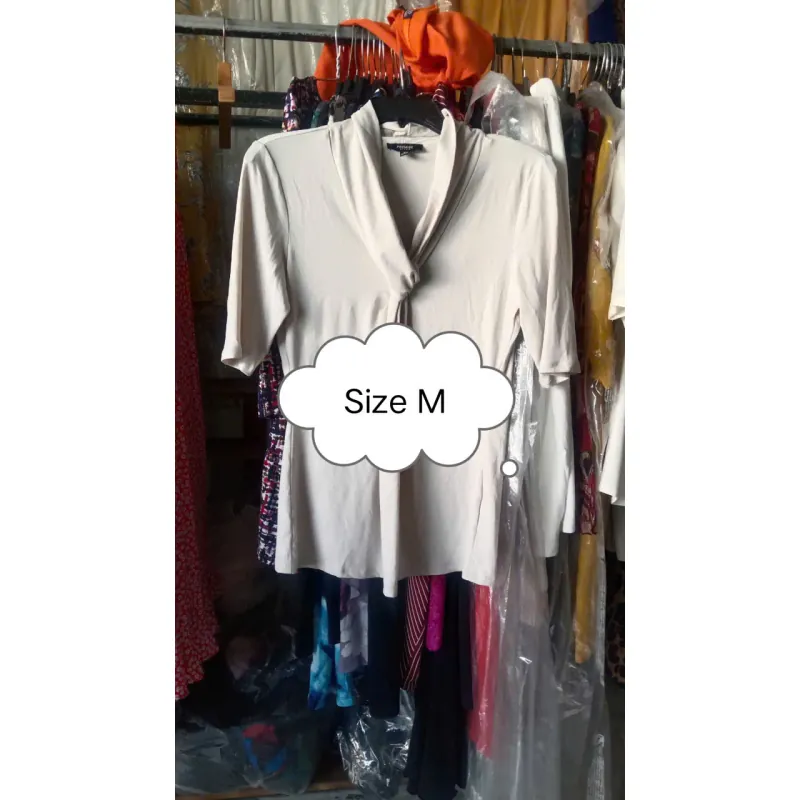 Áo thun Premise Studio size M 996555