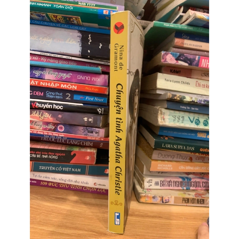 Chuyện tình agatha christie -Nina de Gramont 786145