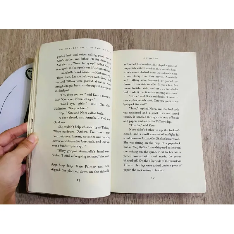 [Sách tiếng Anh 2hand] Like new 90% - 📕 The Meanest Doll in the World 715131