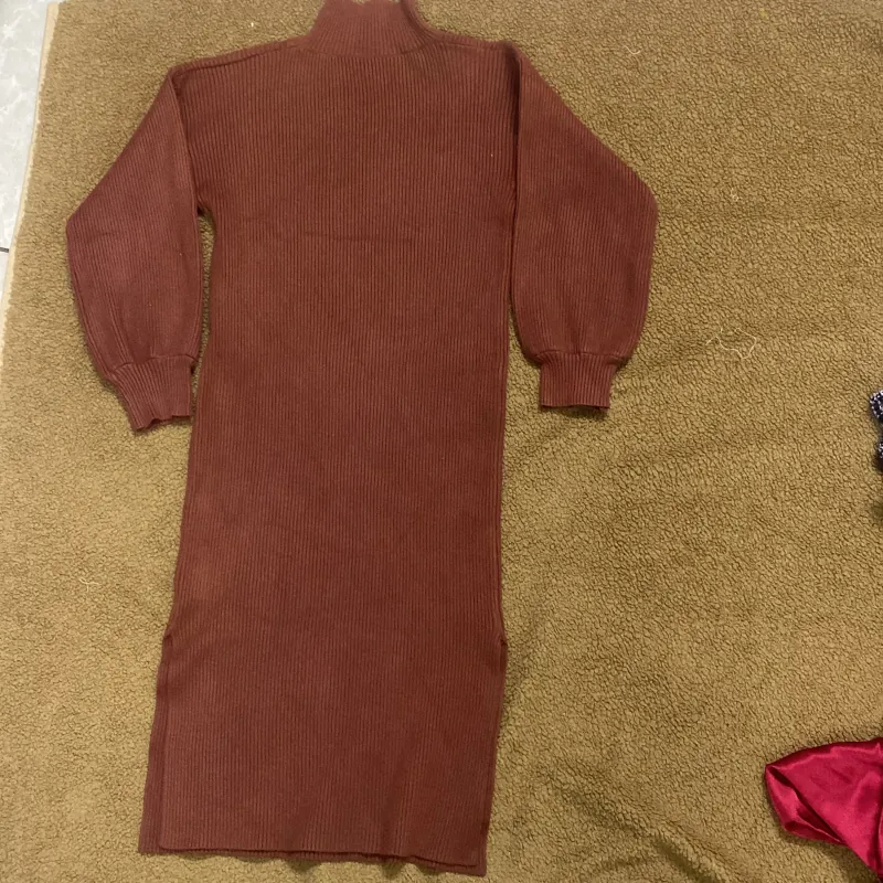 Đầm len dày xẻ tà 2 bên, dài tay có bo tay, cổ bẻ được  1011473