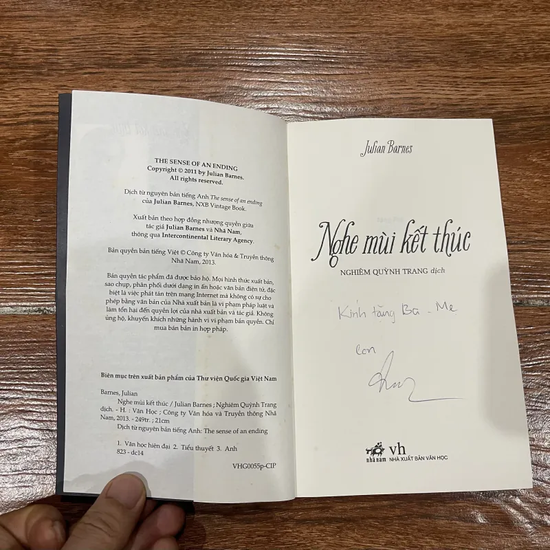 Nghe mùi kết thúc - Julian Barnes  (9) 1025589