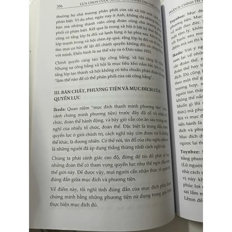 Lựa chọn cuộc sống: Đối thoại cho thế kỷ XXI - Arnold Toynbee và Daisaku Ikeda 1023746