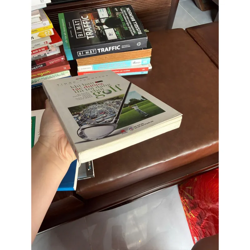 Khi Bạn Tắc Đường Thì Tôi Đang Chơi Golf | Simon Thompson- K4 1026064