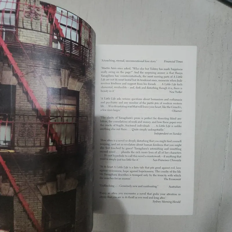 Sách A little life của Hanya Yanagihara mới 95% 503552