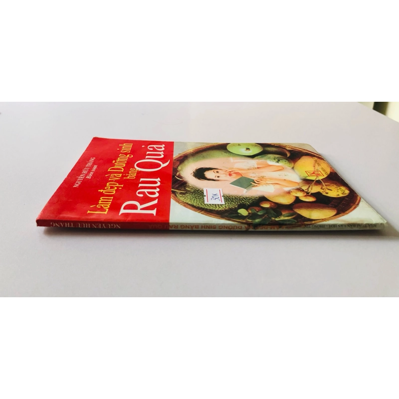 LÀM ĐẸP VÀ DƯỠNG SINH BẰNG RAU QUẢ  - 89 trang, nxb: 2001 320141