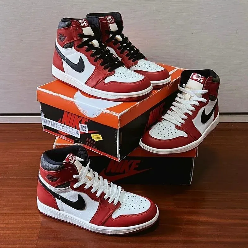 Giày thể thao Nike Air Jordan 1 Retro High OG Size 42 đen đỏ 701639