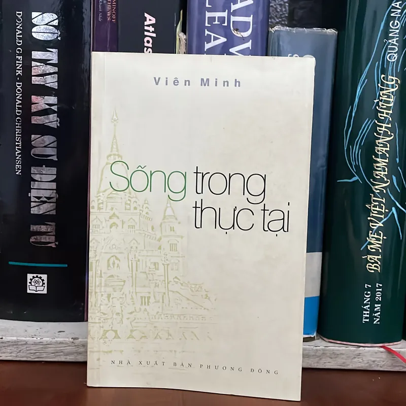 II Tựa sách: Sống Trong Thực Tại - Viên Minh - 2011 553418