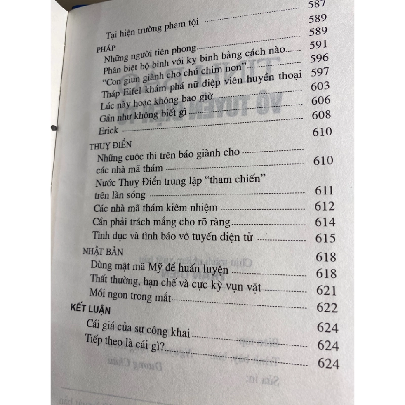 Tình Báo Vô Tuyến Điện Tử -Tác giả : B.Anin- A.Petrovich -NXB Công An ND 2004 -Bìa cứng,khổ 13x19cm,630 trang -Sách lưu kho còn mới 449846