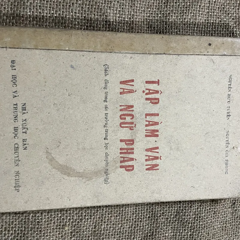 TẬP LÀM VĂN VÀ NGỮ PHÁP (Sách dùng trong các trường trung học chuyên nghiệp)  716475
