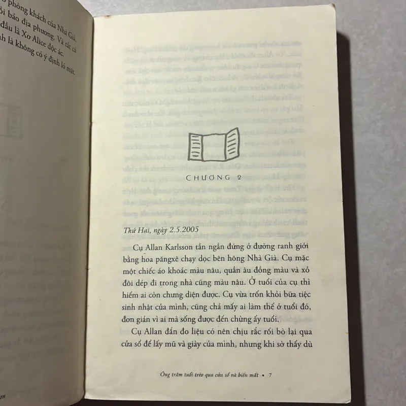 Ông trăm tuổi trèo qua cửa sổ và biến mất - Jonas Jonasson 757225