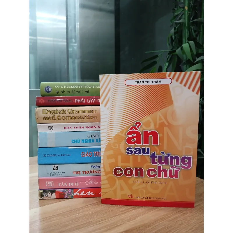 Ẩn sau từng con chữ – Trần Thị Trâm 530779