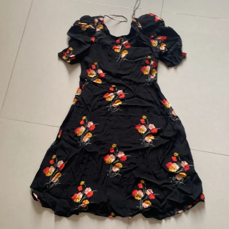 Váy đen hoa zara 972944