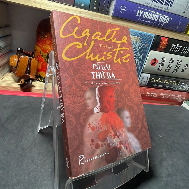 Cô gái thứ ba Agatha Christie mới 90% 276335