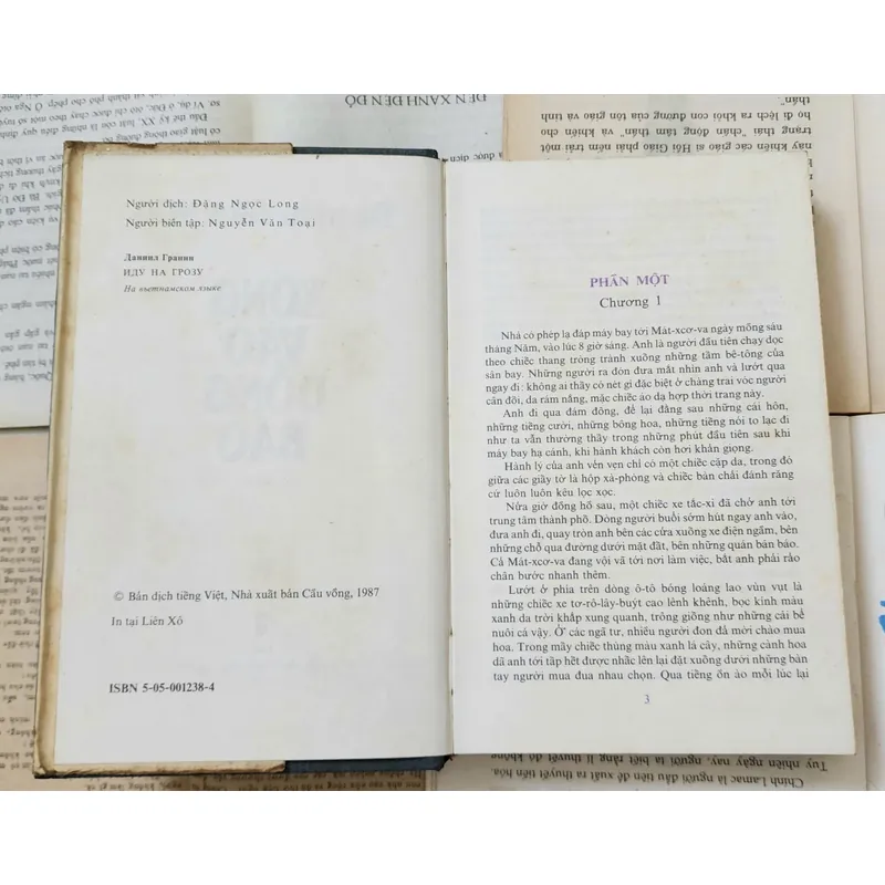 Tiểu thuyết XÔNG VÀO GIÔNG BÃO - Daniil Granin 703935