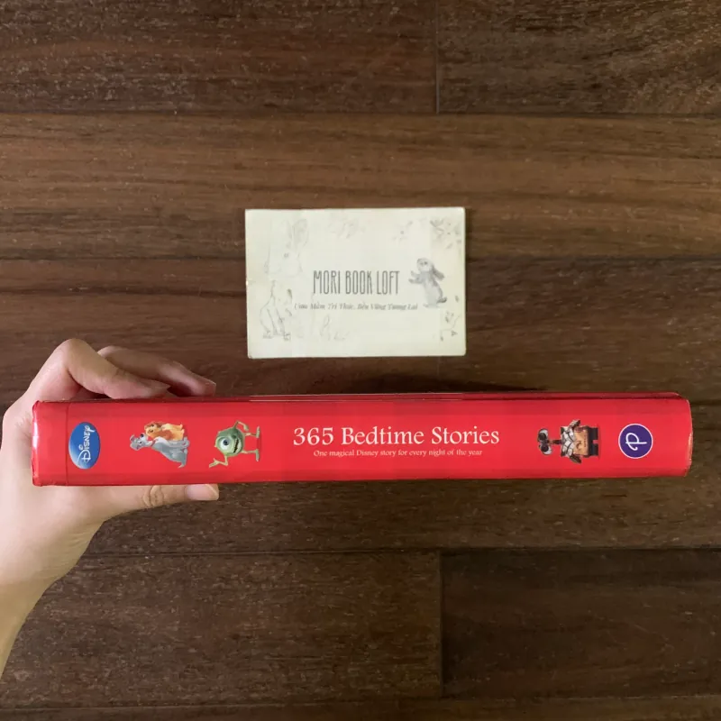 Sách ngoại văn Disney 365 Bedtime Stories - Printed in Poland, Used, Bìa cứng 578056