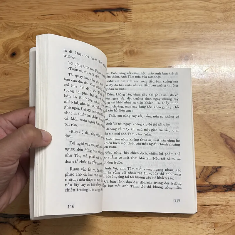 [Chữ Ký Tác Giả] - II Truyện Ngắn: Tình Yêu Và Người Lính - Hoàng Văn Cung - 2002 680753