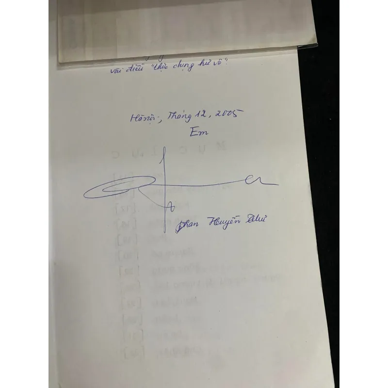 Rỗng ngực - Phan Huyền Thư ( chữ ký) 1027718