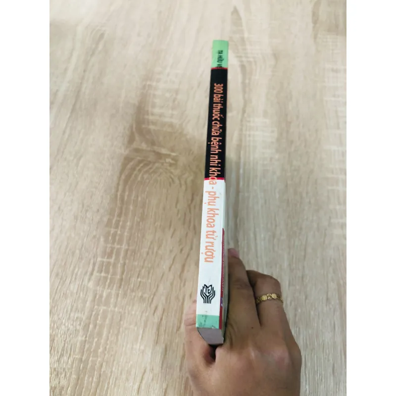 300 BÀI THUỐC CHỮA BỆNH NHI KHOA, PHỤ KHOA TỪ RƯỢU 973641