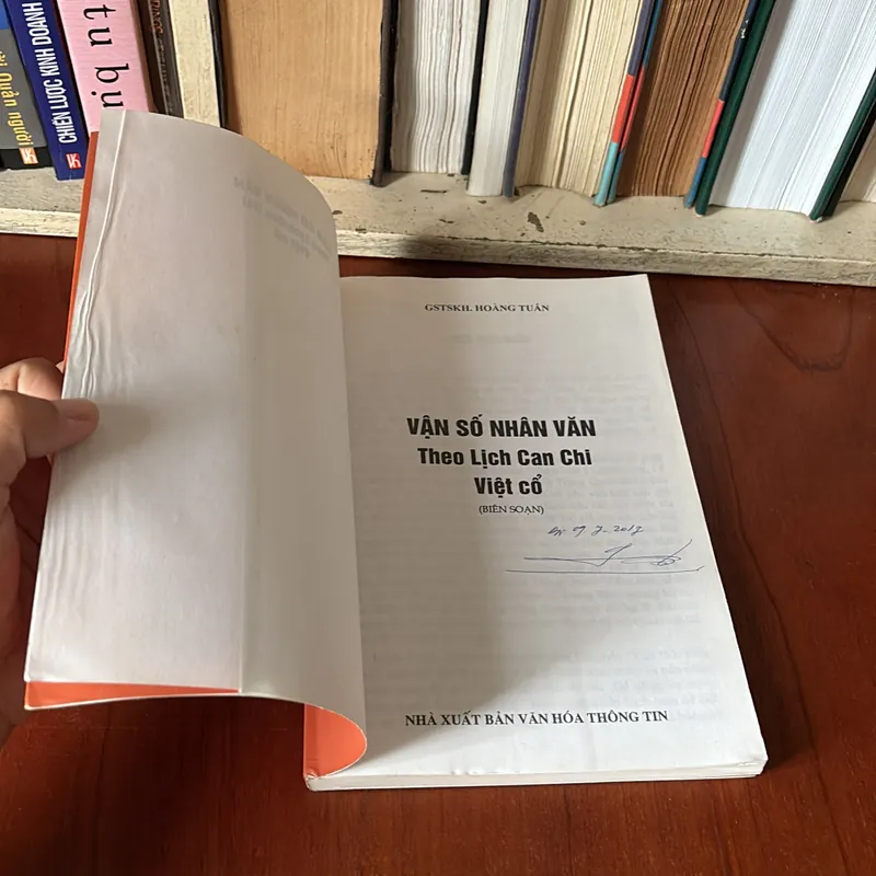 II Tựa sách: Vận Số Nhân Văn Theo Lịch Can Chi Việt Cổ - GS.TS Khoa Học Hoàng Tuấn - 2015 593724