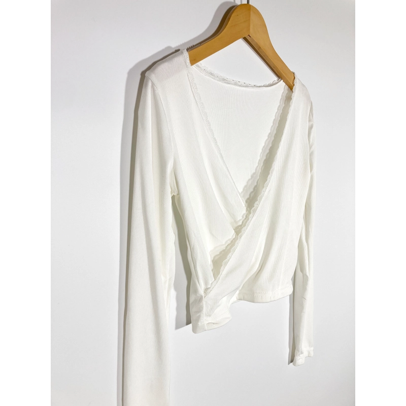 Áo Thun Hiệu Hàn , vạt chéo , viền cổ mix ren , form Croptop
Size s 496515