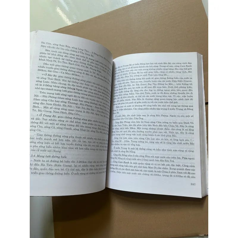 Địa lý kinh tế - xã hội Việt Nam (bong keo rời vài trang) 607785