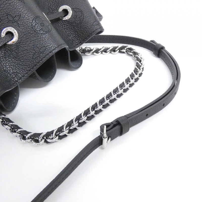 Túi xách vai Louis Vuitton Mahina Bella M57070 608491