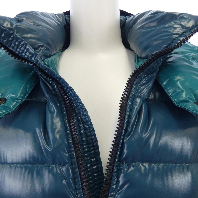 Áo khoác lông vũ MONCLER 641698