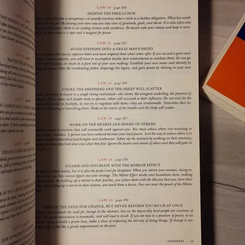 Robert Greene The 48 Laws of Power (Penguin) 933917