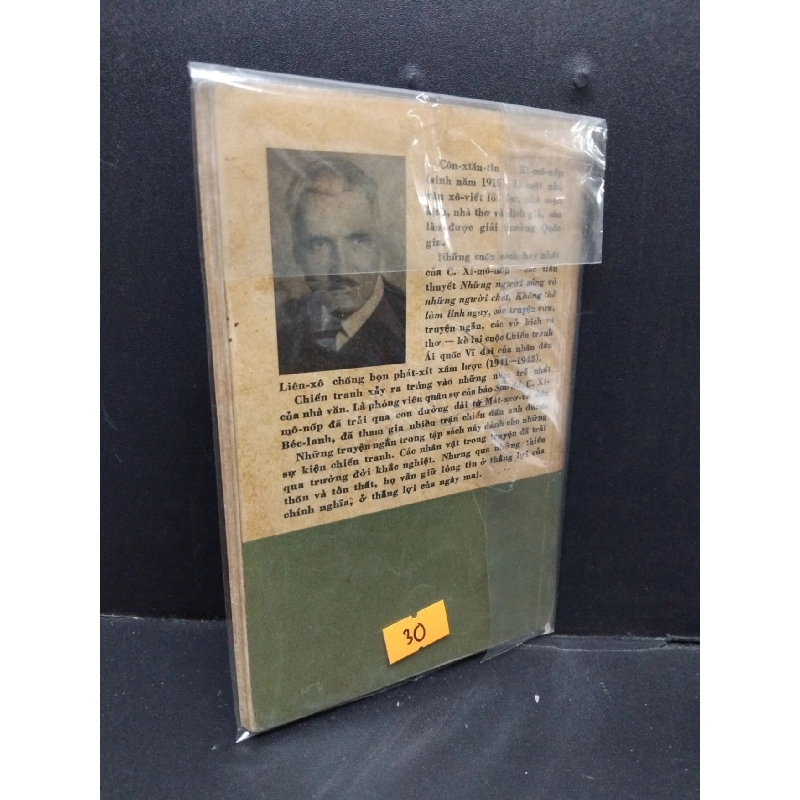 Sĩ quan tùy tùng thứ ba mới 60% bẩn bìa, tróc bìa, tróc gáy, ố vàng HCM2110 Con-Xtan-tin Xi-Mo-Nop VĂN HỌC 917144